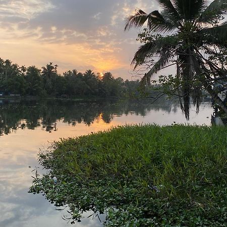 Sunsets And Palm Trees Bed and Breakfast Alappuzha Εξωτερικό φωτογραφία
