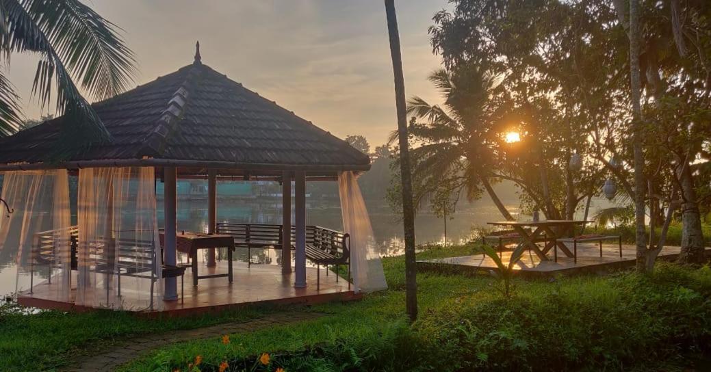 Sunsets And Palm Trees Bed and Breakfast Alappuzha Εξωτερικό φωτογραφία