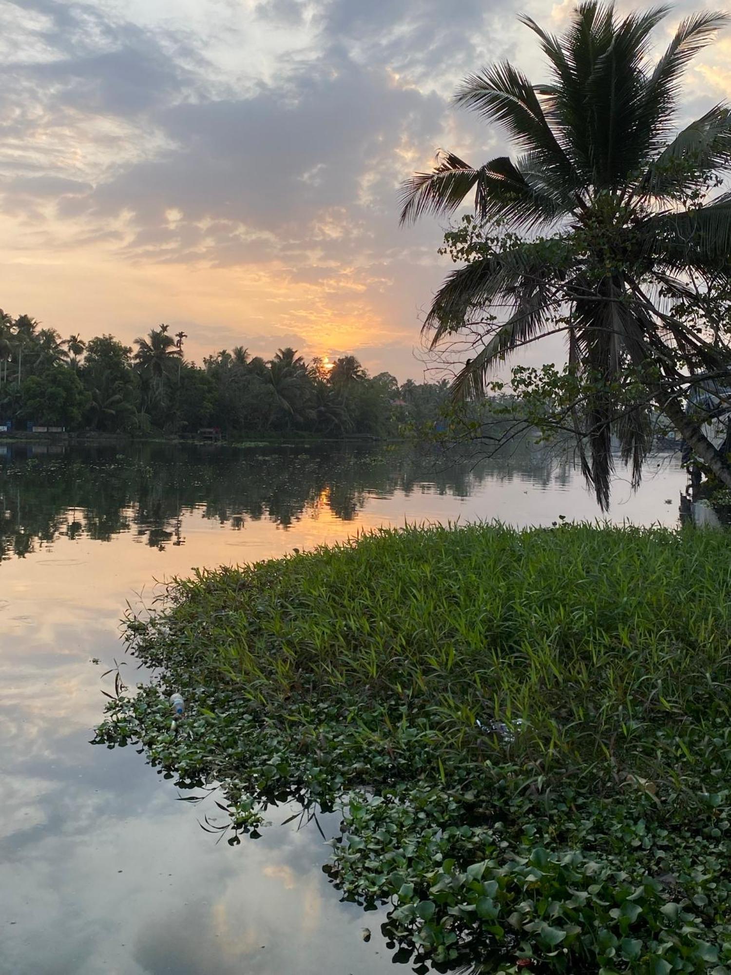 Sunsets And Palm Trees Bed and Breakfast Alappuzha Εξωτερικό φωτογραφία